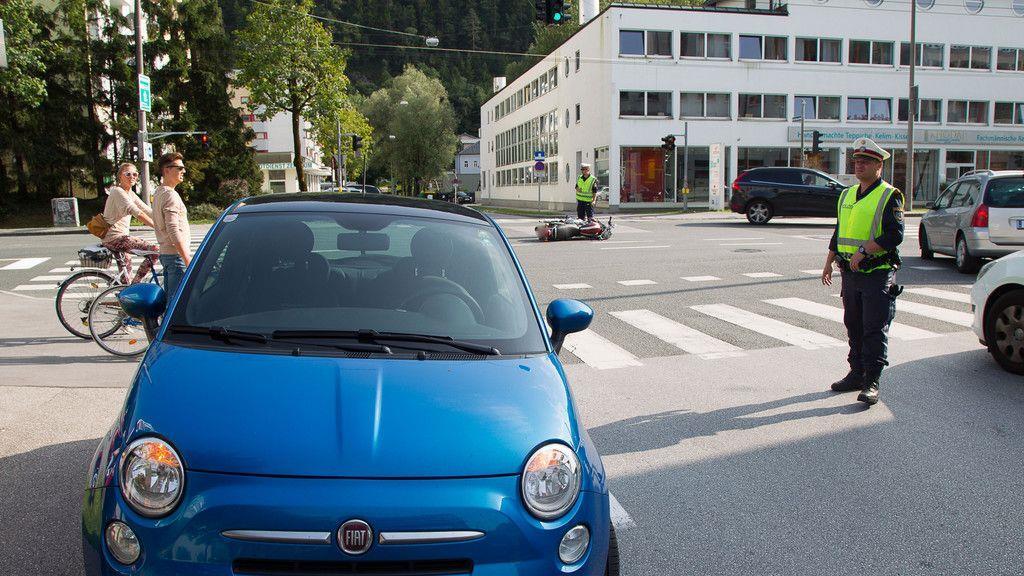 Motorrad vs. Pkw in der Sterneckstraße