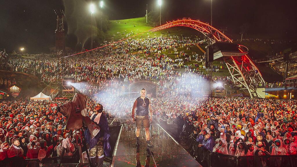 Andreas Gabalier zeigte sich bei seiner Show vom Wetter unbeeindruckt.