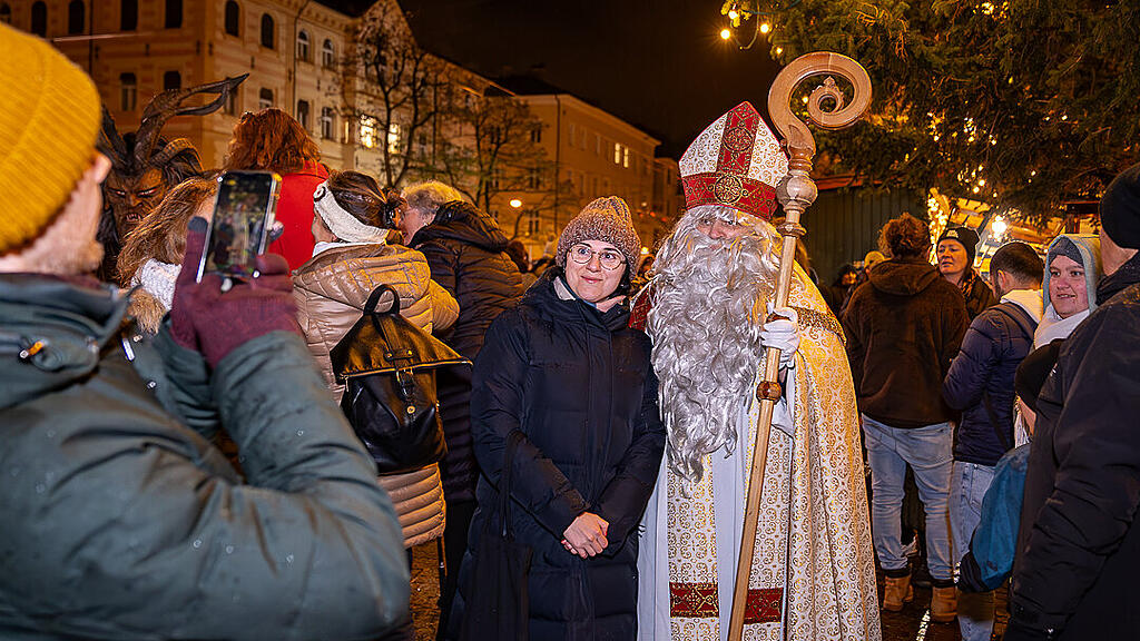 Alt Gnigler Krampusse beim Weihnachtsmarkt am Mirabellplatz