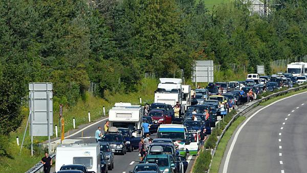 ÖAMTC warnt vor Staus auf den Hauptreiserouten