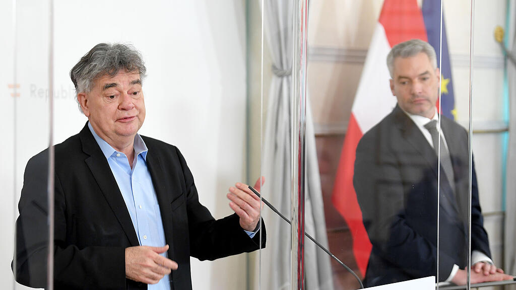 Bundeskanzler Karl Nehammer (\u00d6VP) und Vizekanzler Werner Kogler (Gr\u00fcne)