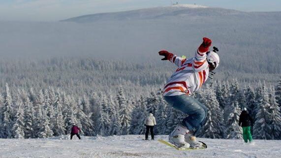 Am Samstag wurde ein Wiener bei einem Snowboard-Unfall verletzt.