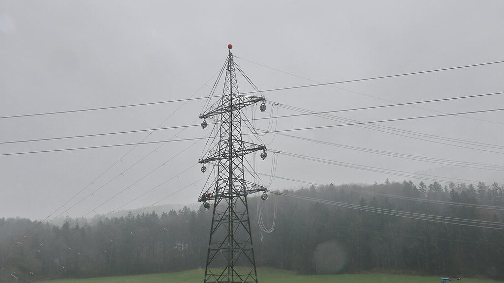 Bau von 380 kV-Leitung