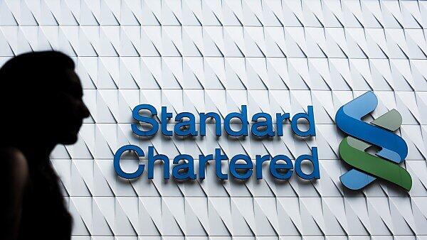 Britische Großbank Standard Chartered angeblich von Verbot betroffen