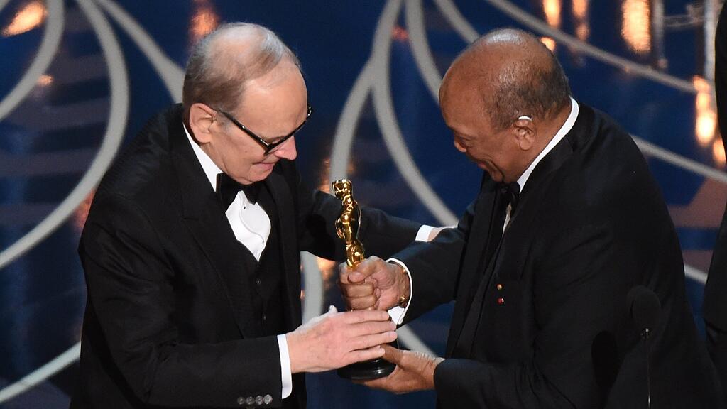 Ennio Morricone (li.) gewann den Oscar bei seiner sechsten Nominierung.