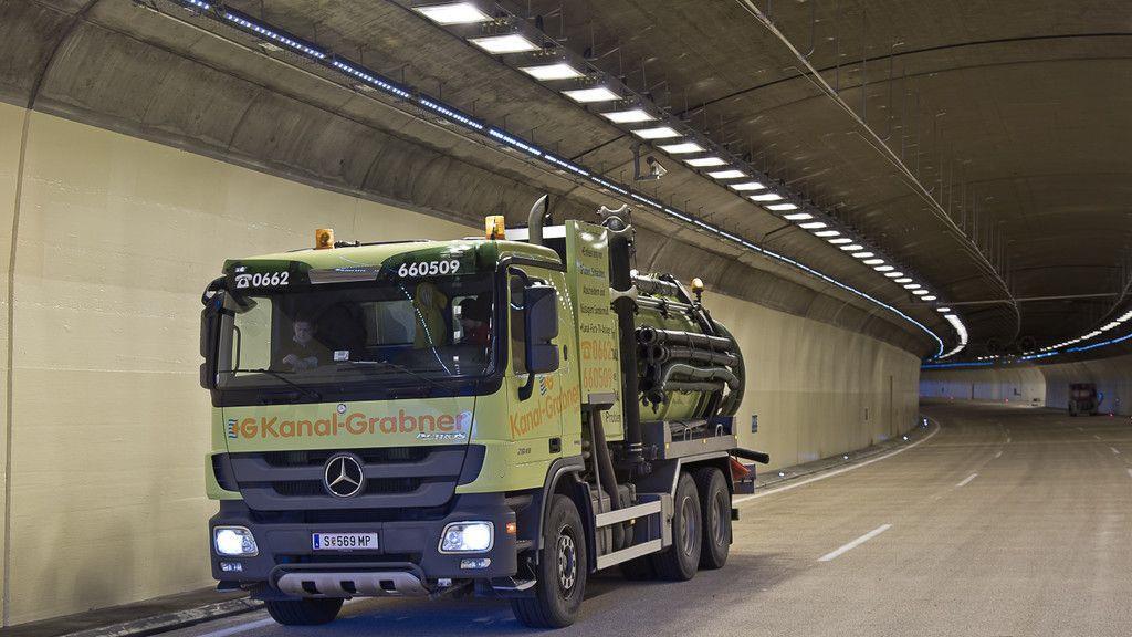 Feinschliff an der Baustelle im Lieferinger Tunnel