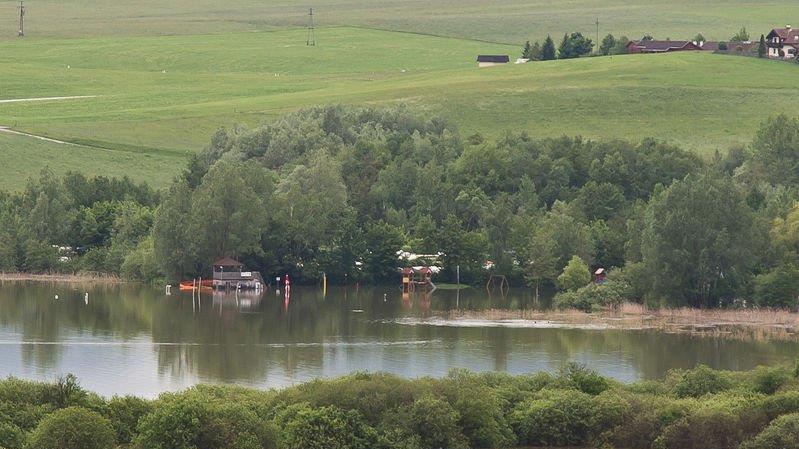 Wallersee trat über Ufer