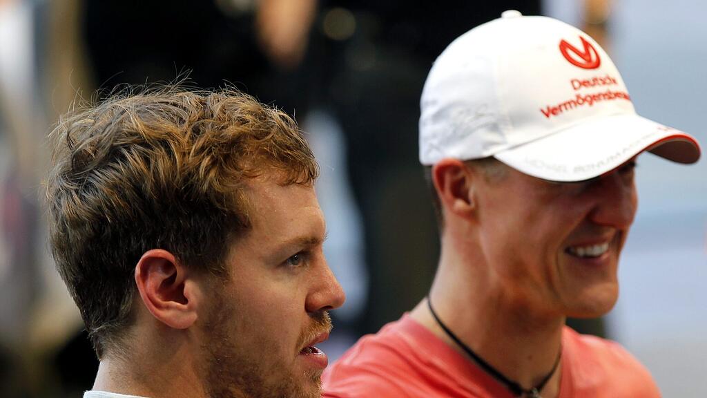 Download von www.picturedesk.com am 30.12.2013 (11:30). 
epa03510724 German three times Formula One World Champion Sebastian Vettel (L) and his compatriot Michael Schumacher (R) during a warm up session of The Race of Champions at Rajamangala National Stadium in Bangkok, Thailand, 16 December 2012. The 25th Race of Champions held in Bangkok on 14-16 December 2012. EPA/RUNGROJ YONGRIT - 20121215_PD4366