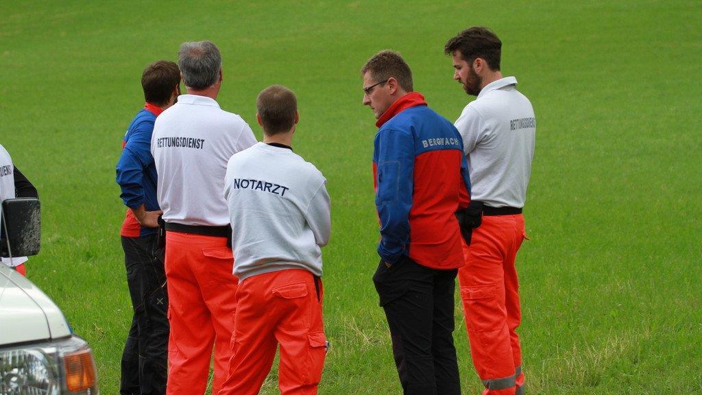 Bergsteiger stürzt in Kluft