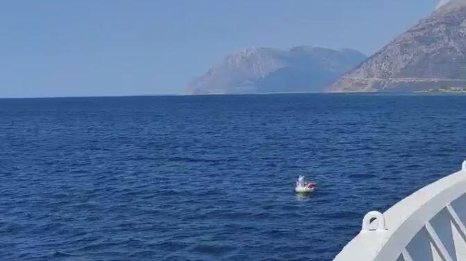 Griechenland: Kind auf Einhorn aus Mittelmeer gerettet