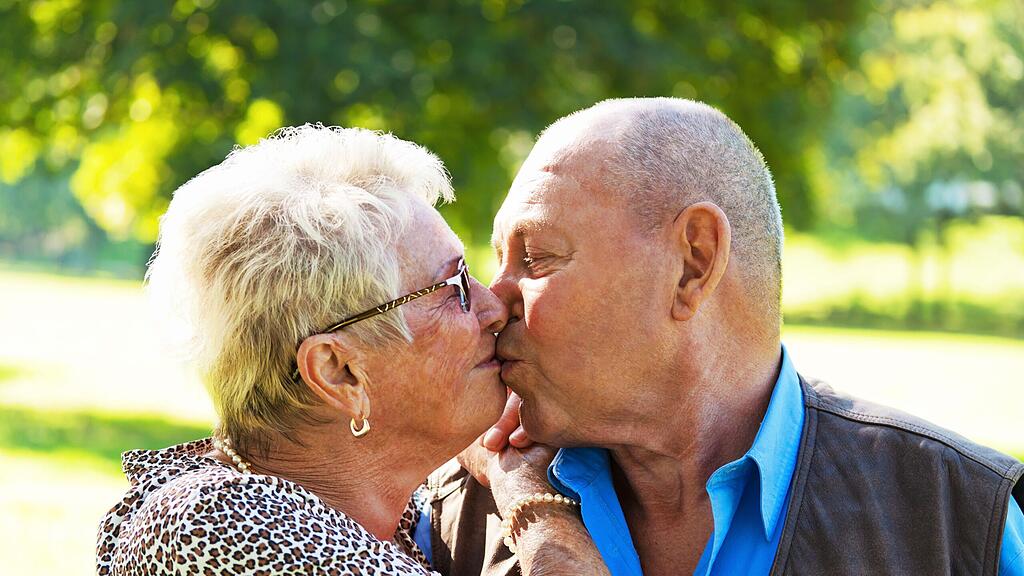 Das Kuschelhormon Oxytocin macht uns treu. Bald hilft es auch in der Medizin.
