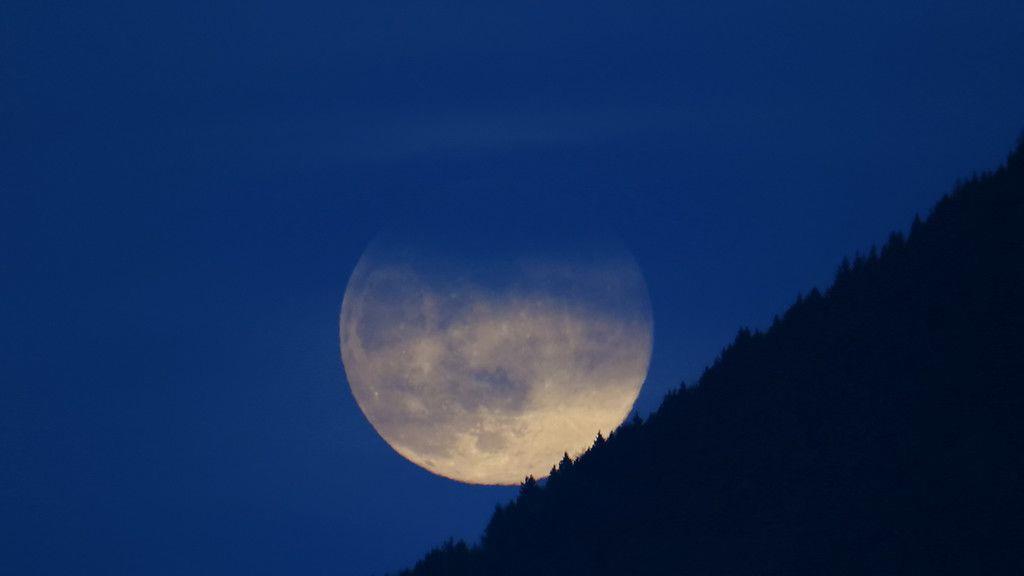 Vollmond über Salzburg