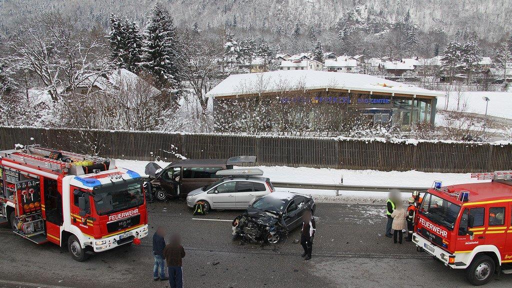 Schwerer Crash auf B20