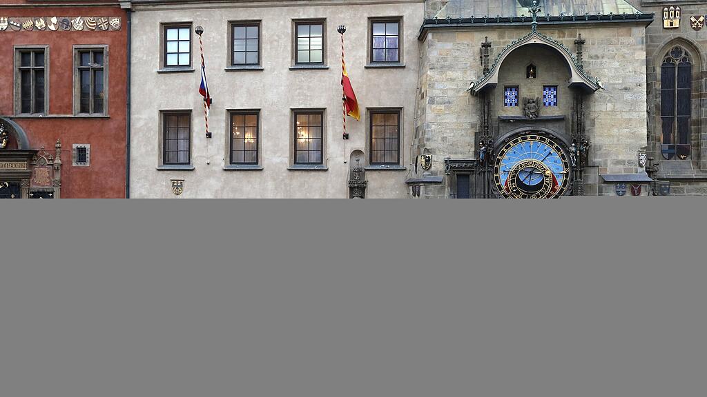 Die astronomische Uhr in Prag läuft wieder.