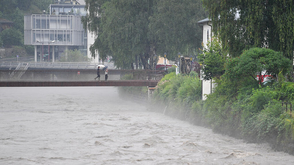 Aufr\u00e4umarbeiten in Hallein
