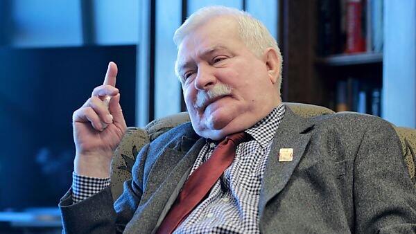 Lech Walesa signalisiert, sich den Protesten anzuschließen