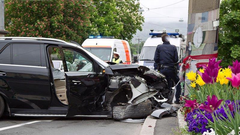 Auto crasht am Hanuschplatz