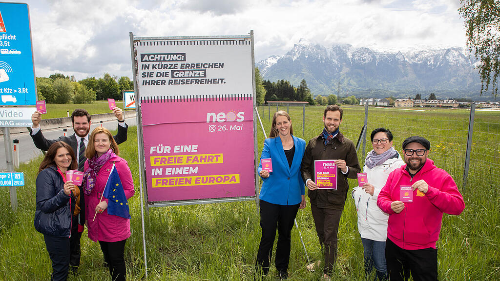 EU-Wahlkampf: NEOS-Plakate an Grenze