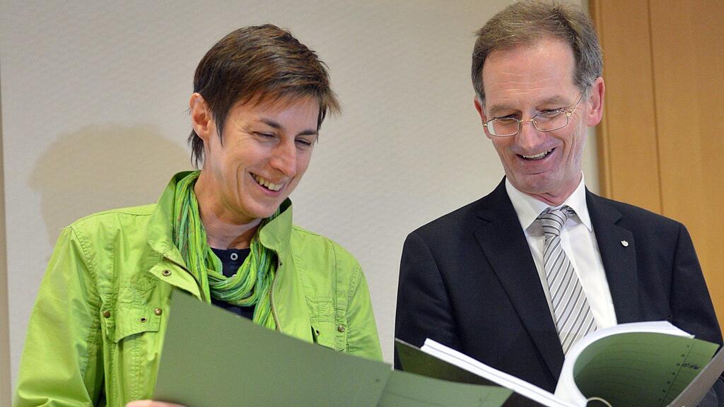 Ausschussvorsitzende Astrid Rössler (l.) und Richter Anton Wagner beim Untersuchungsausschuss des Salzburger Landtags zur Klärung des Salzburger Finanzskandals.