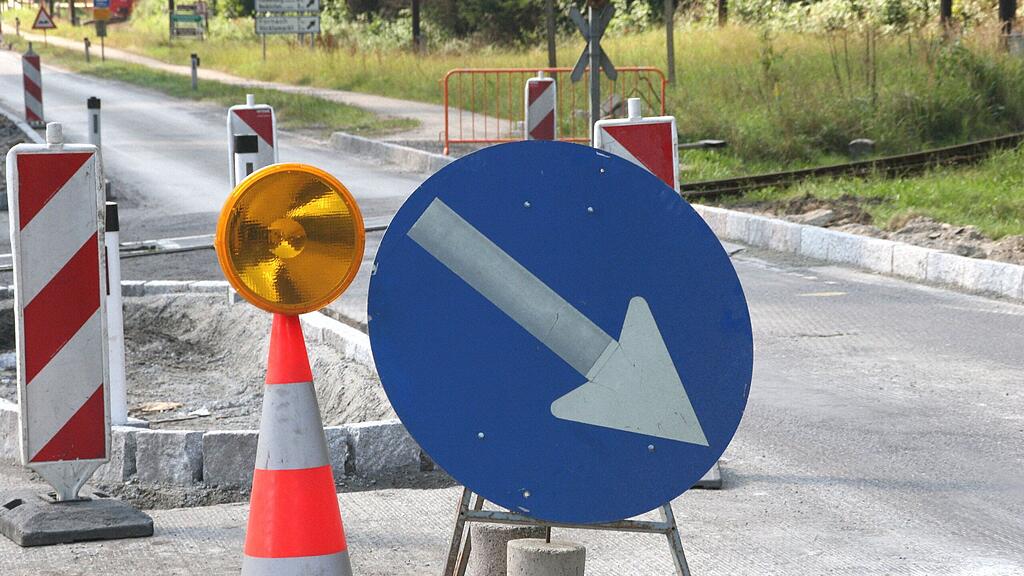 Die B155 wird während der Bauarbeiten nur einspurig befahrbar sein.