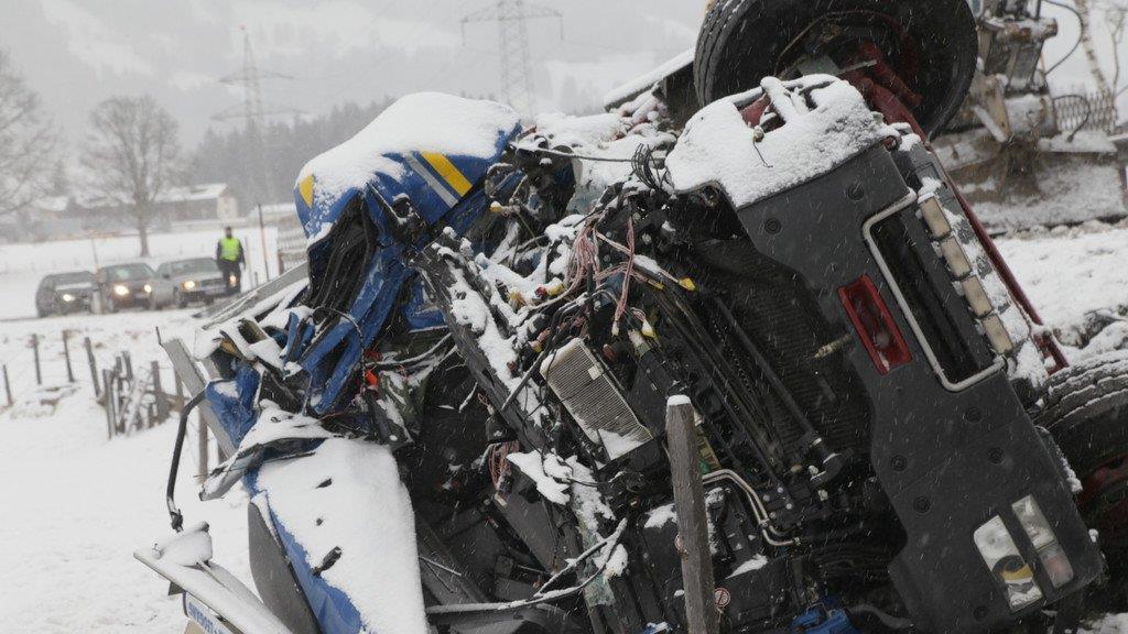 Schwerer Unfall auf B311