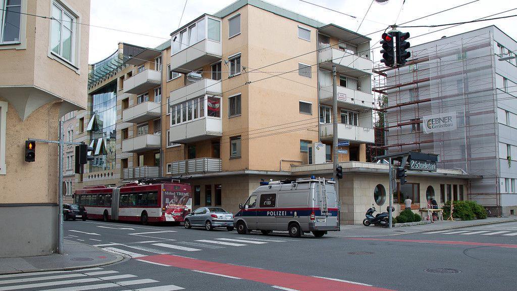 Sterneckstraße: Unfall zwischen Obus und Pkw