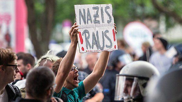 Zug von 120 Neonazis verhindert