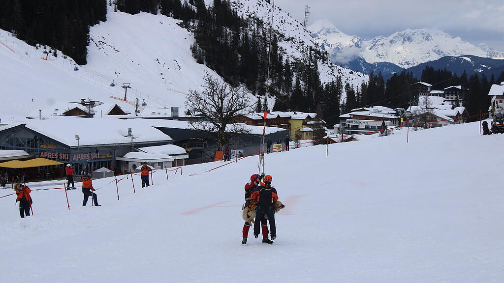 Lawinenhunde Bergrettung Training