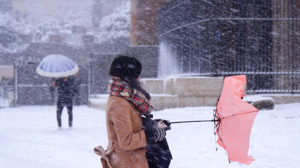 Rom versinkt im Schnee