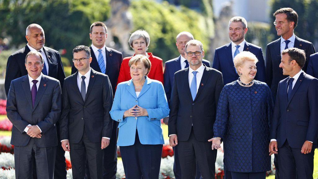 EU-Gipfel: Familienfoto im Mirabellgarten