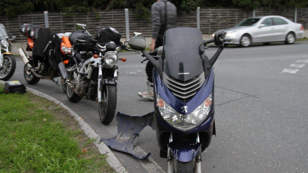 Harley-Fahrer schleudert in Gegenverkehr