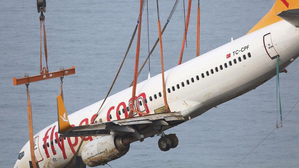 Flugzeug wird geborgen