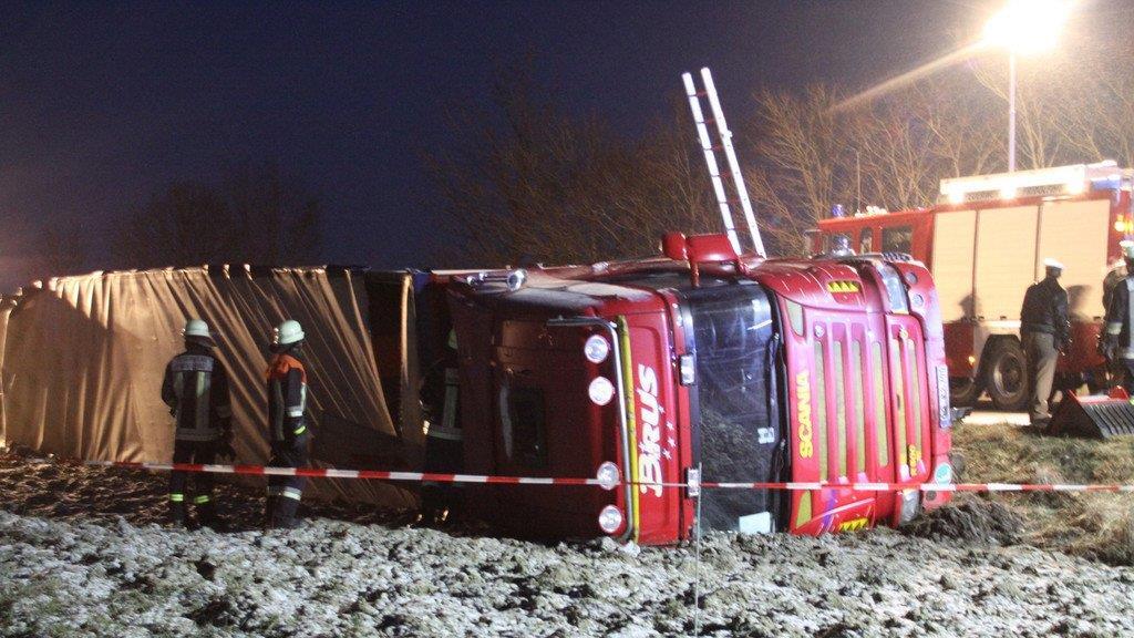 Fridolfing: Lkw umgekippt