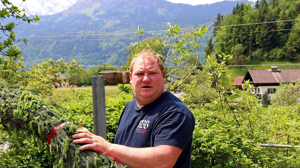 Bierfichte Aufstellen in Bad Vigaun