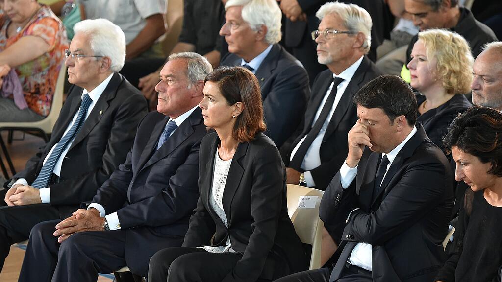 Auch Premier Matteo Renzi nahm am Staatsakt für die Opfer der Erdbebenkatastrophe teil.