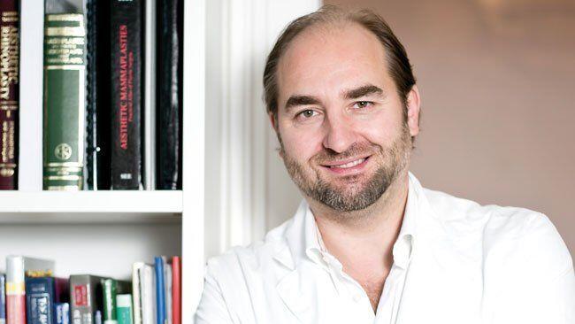 Ein Plastischer Chirurg aus Salzburg im Interview - Jörg Dabernig erzählt aus seinem Berufsalltag.