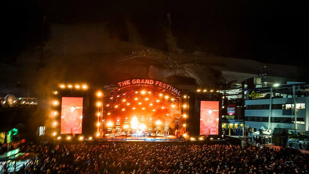 Ski Opening Simply Red