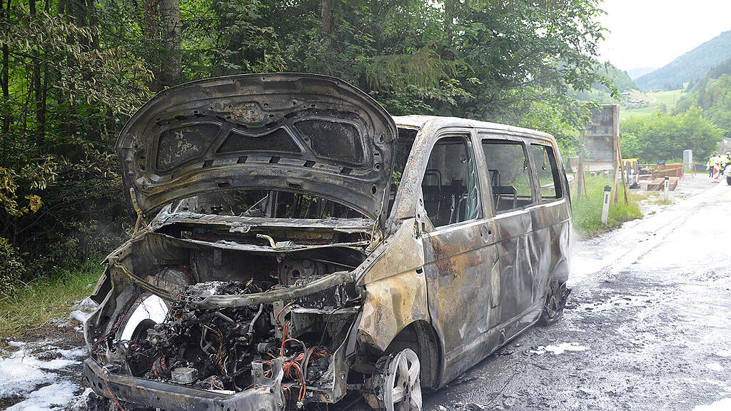 Kleinbus-Brand B311