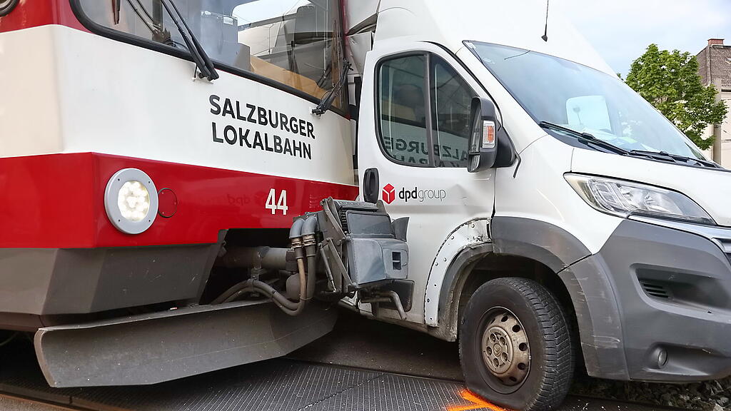 Pkw gegen Lokalbahn Itzling