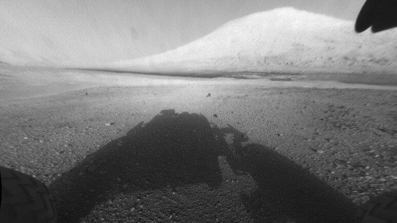 Marsrover "Curiosity" sendet farbiges Panorama-Foto