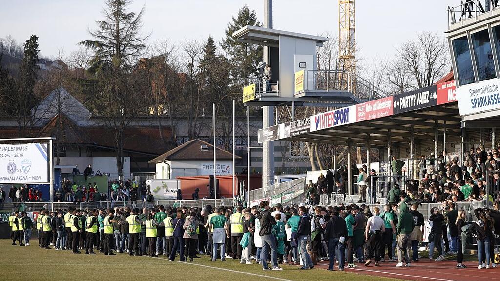 Bundesliga: Ausschreitungen bei Hartberg gegen Rapid