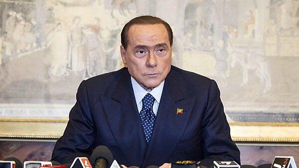 Berlusconi: Parteiumbenennung und -abspaltung