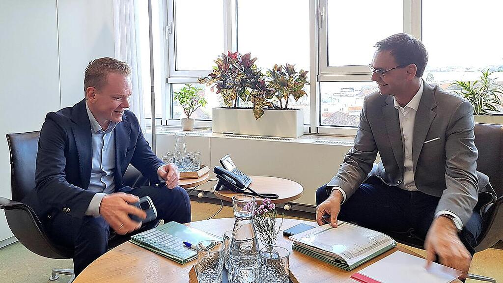 Markus Wallner (VP) im Vier-Augen-Gespräch mit Christof Bitschi (FP).