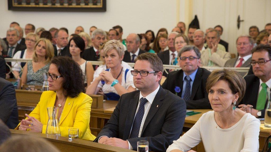 Neue Landesregierung angelobt, III