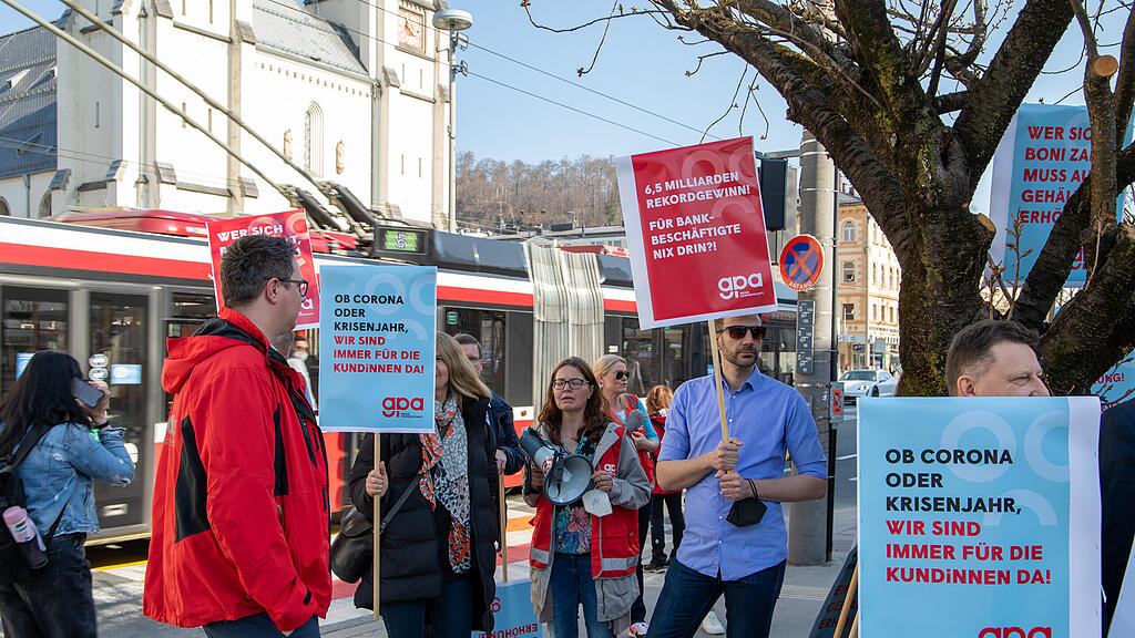 Protestkundgebung der Bankangestellten in Salzburg