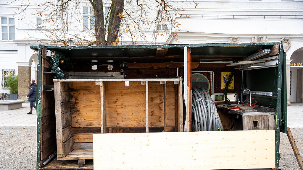 Aufbau Christkindlmarkt