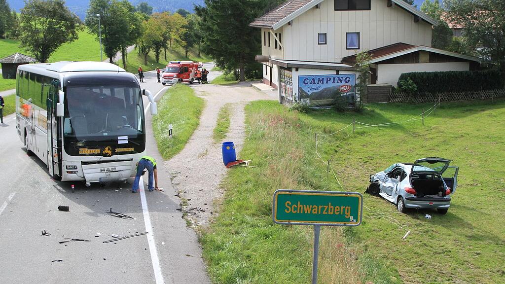 Bei dem Unfall wurde ein Mensch tödlich verletzt.