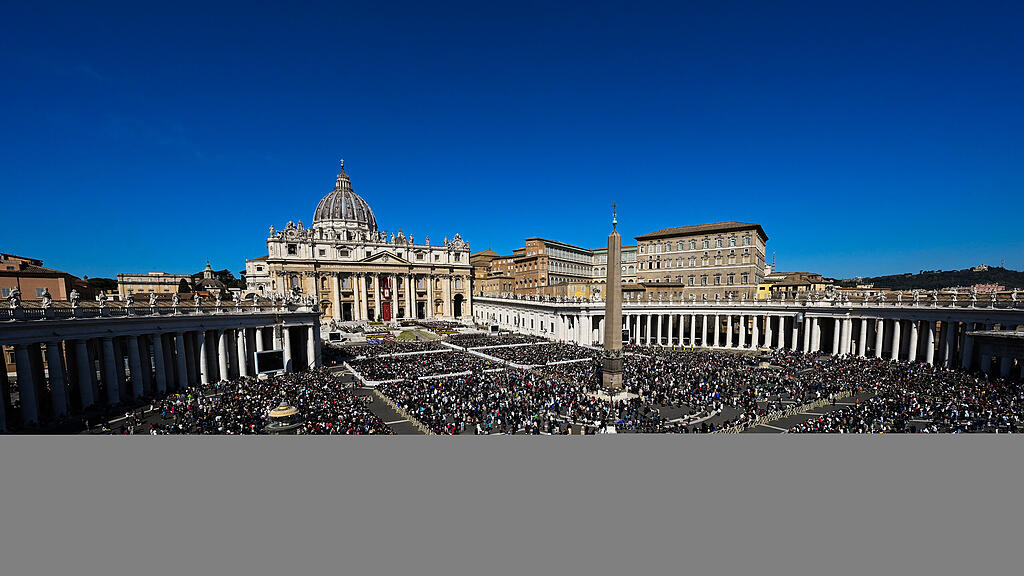 Papst erteilt Segen "Urbi et Orbi"