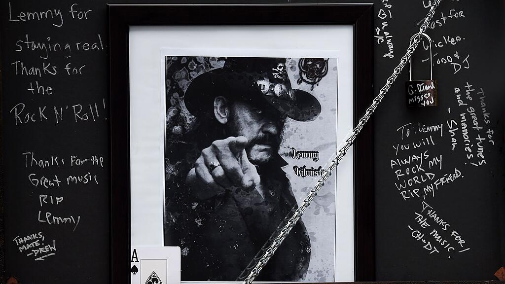 Zahlreiche Menschen nahmen Abschied von dem Motörhead-Sänger.