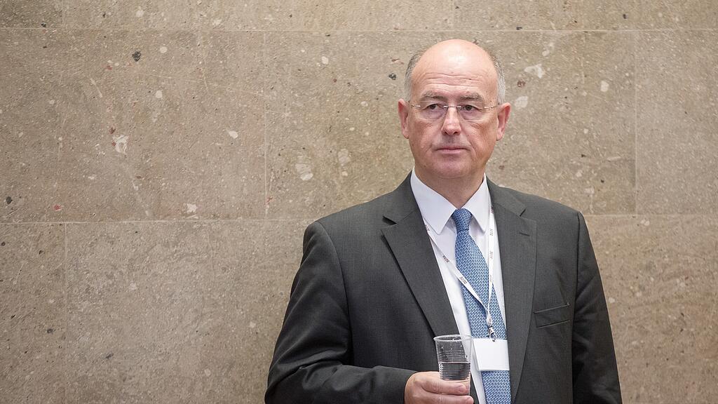 Der Angeklagte Georg Starzer vor Beginn des Strafprozesses wegen Bestechungs- und Untreueverdachts
